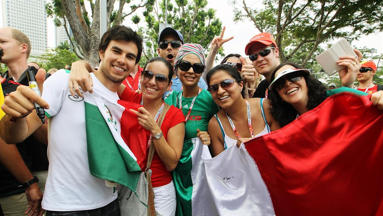 Sergio Perez (MEX) Sauber with his fans. Formula One World Championship, Rd14, Singapore Grand Prix, Race, Marina Bay Street Circuit, Singapore, Sunday, 23 September 2012