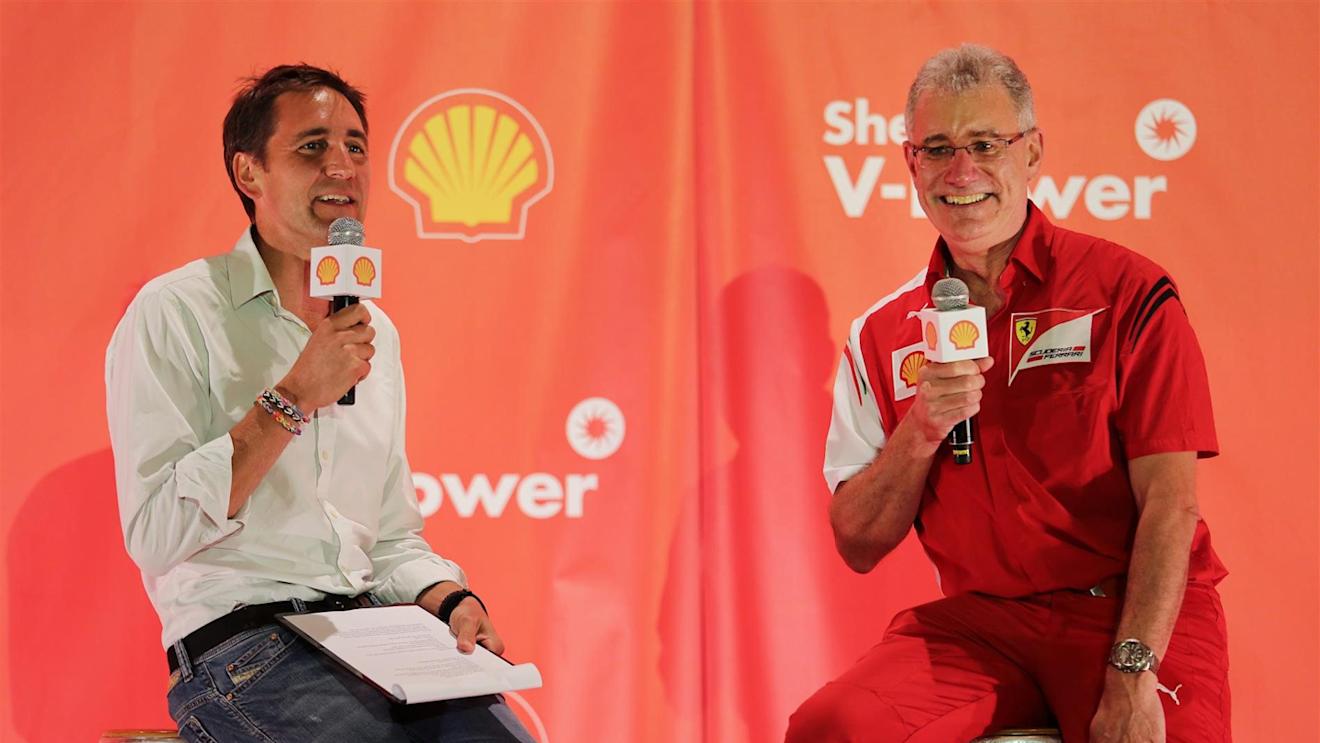 Ian Albiston (GBR) Shell F1 Trackside Manager, right. Formula One World Championship, Rd14, Singapore Grand Prix, Marina Bay Street Circuit, Singapore, Preparations, Thursday 18 September 2014.