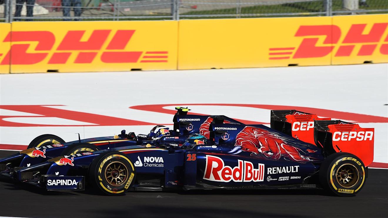 (L to R): Daniil Kvyat (RUS) Scuderia Toro Rosso STR9 battles with Jean-Eric Vergne (FRA) Scuderia Toro Rosso STR9. Formula One World Championship, Rd16, Russian Grand Prix, Race, Sochi Autodrom, Sochi, Krasnodar Krai, Russia, Sunday, 12 October 2014