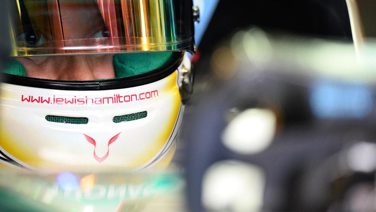 Lewis Hamilton (GBR) Mercedes AMG F1 W05. Formula One World Championship, Rd19, Abu Dhabi Grand Prix, Qualifying, Yas Marina Circuit, Abu Dhabi, UAE, Saturday, 22 November 2014
