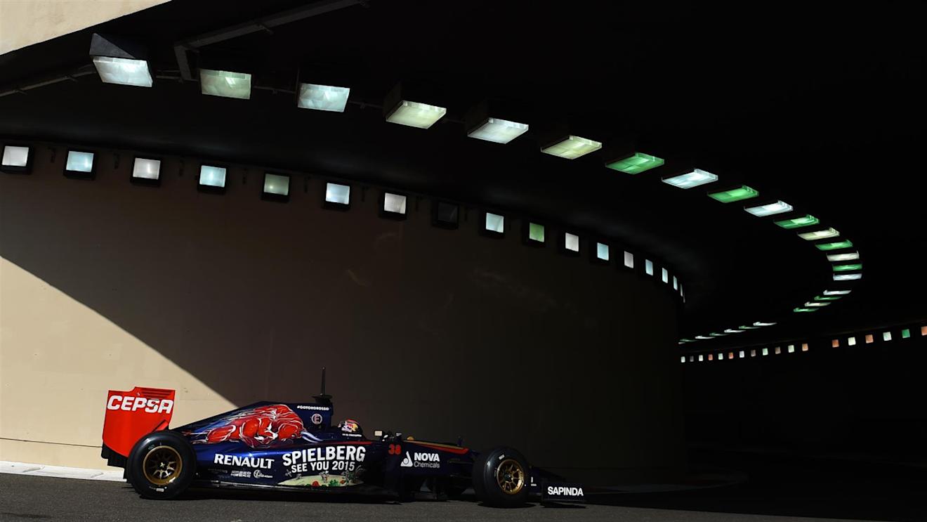 Max Verstappen (NDL) Scuderia Toro Rosso STR9. Formula One Testing, Yas Marina Circuit, Abu Dhabi, UAE, Wednesday, 26 November 2014 © Sutton Images. No reproduction without permission