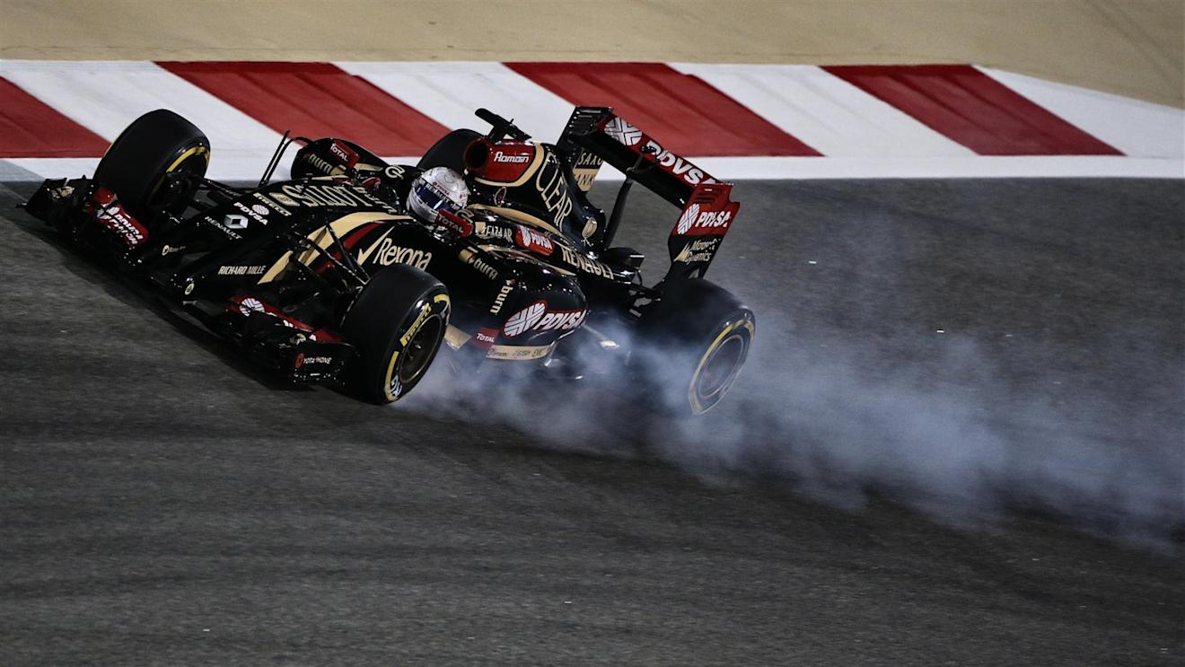 Romain Grosjean (FRA) Lotus E22 locks up. Formula One World Championship, Rd3, Bahrain Grand Prix, Practice, Bahrain International Circuit, Sakhir, Bahrain, Friday, 4 April 2014
