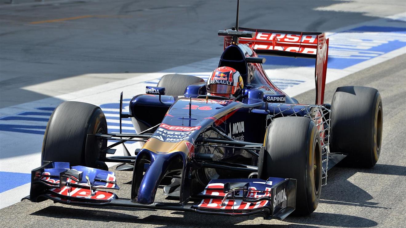 Daniil Kvyat (RUS) Scuderia Toro Rosso STR9 with aero sensor. Formula One Testing, Day One, Bahrain International Circuit, Sakhir, Bahrain, Tuesday, 8 April 2014