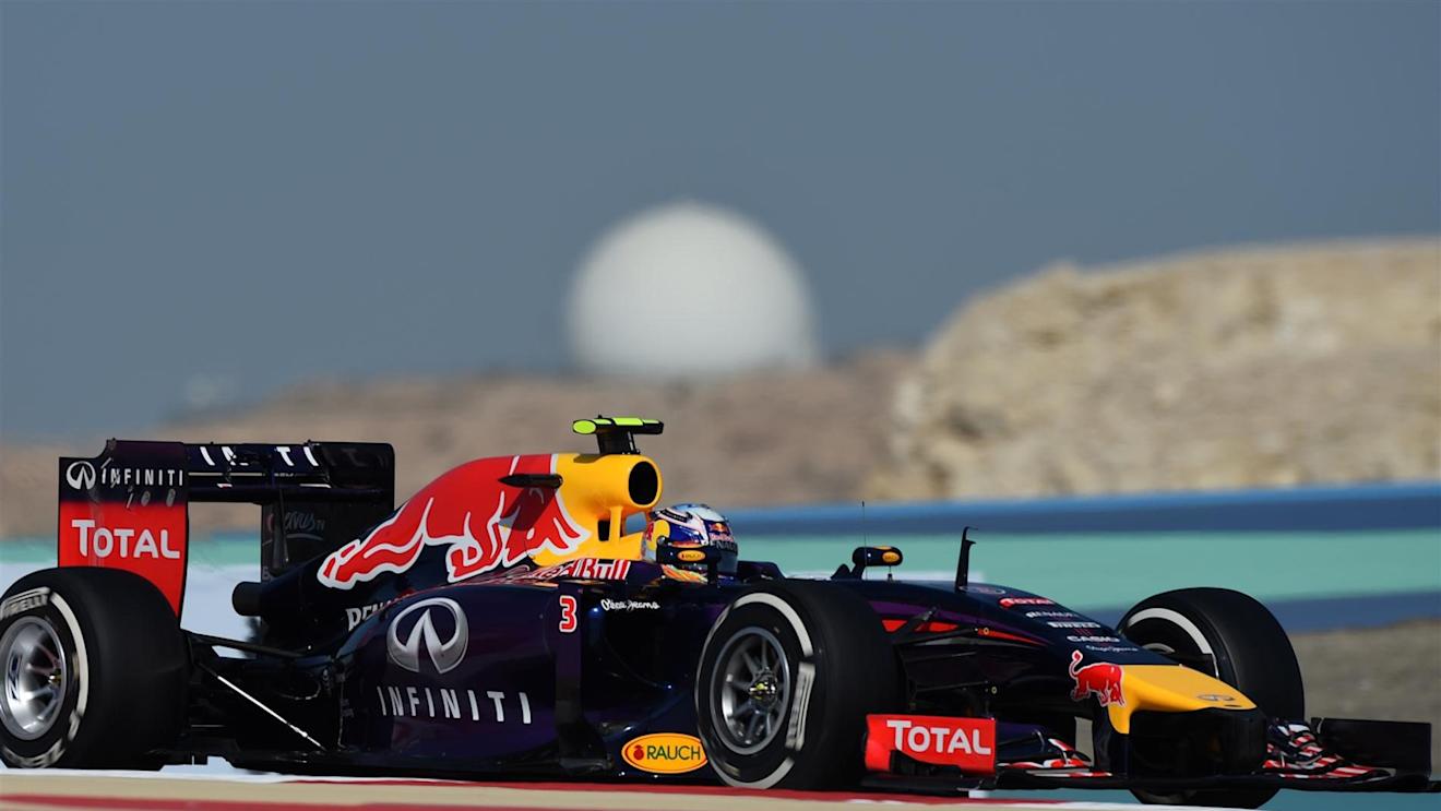 Daniel Ricciardo (AUS) Red Bull Racing RB10. Formula One World Championship, Rd3, Bahrain Grand Prix, Qualifying, Bahrain International Circuit, Sakhir, Bahrain, Saturday, 5 April 2014