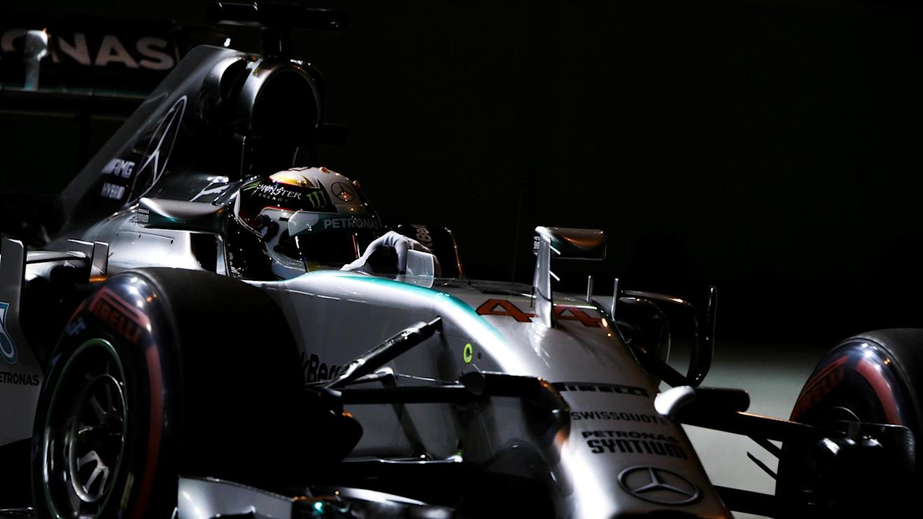 Lewis Hamilton (GBR) Mercedes AMG F1 W05. Formula One World Championship, Rd14, Singapore Grand Prix, Marina Bay Street Circuit, Singapore, Qualifying, Saturday, 20 September 2014