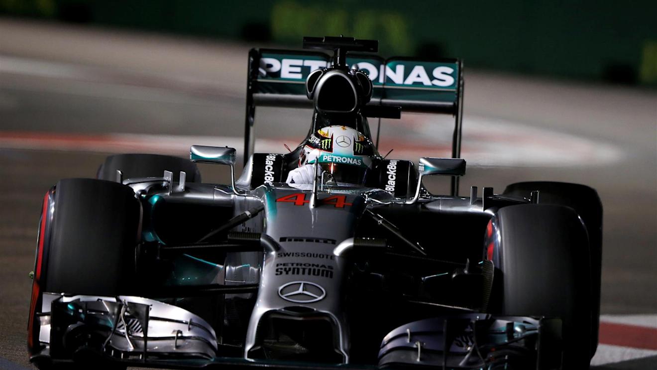 Lewis Hamilton (GBR) Mercedes AMG F1 W05. Formula One World Championship, Rd14, Singapore Grand Prix, Marina Bay Street Circuit, Singapore, Qualifying, Saturday, 20 September 2014