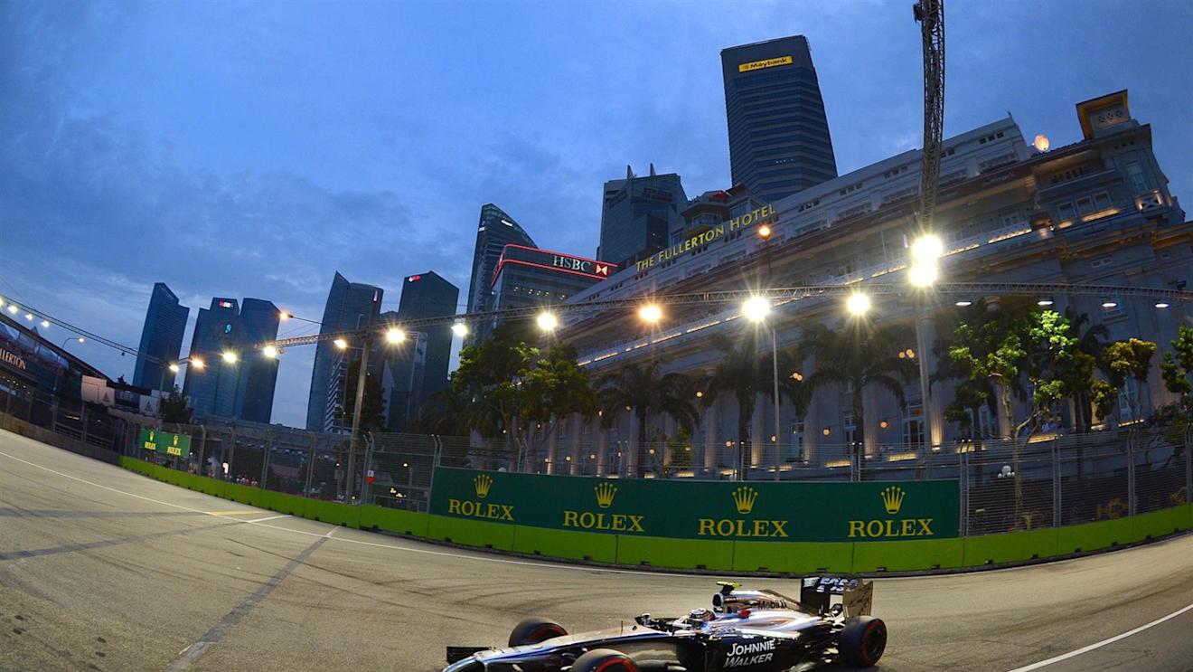 Kevin Magnussen (DEN) McLaren MP4-29. Formula One World Championship, Rd14, Singapore Grand Prix, Marina Bay Street Circuit, Singapore, Qualifying, Saturday, 20 September 2014