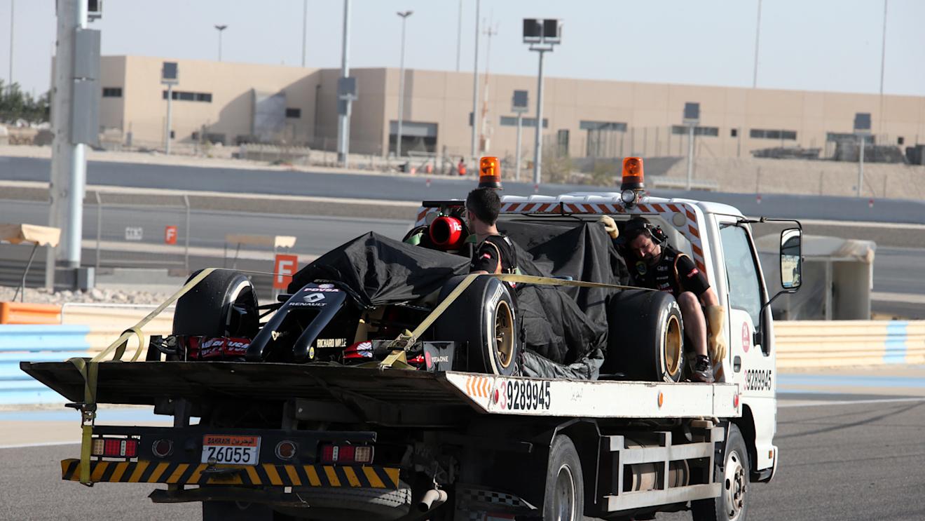 Romain Grosjean (FRA) Lotus E22 stops on track and is recovered. Formula One Testing, Day Three, Bahrain International Circuit, Sakhir, Bahrain, Saturday, 1 March 2014 © Sutton Images. No reproduction without permission