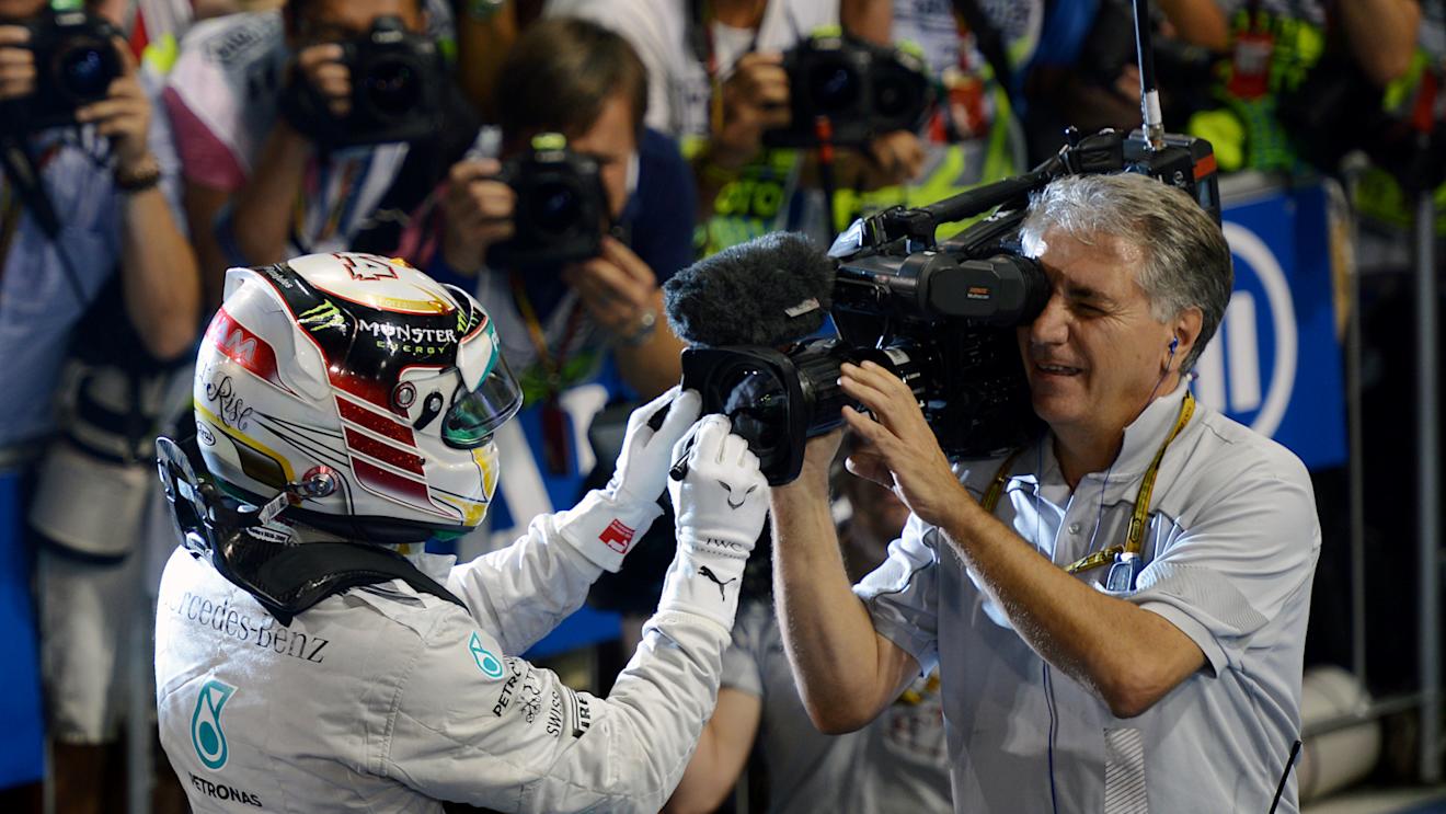 Race winner and 2014 F1 World Champion Lewis Hamilton (GBR) Mercedes AMG F1 signs a camera in parc ferme.
Formula One World Championship, Rd19, Abu Dhabi Grand Prix, Race, Yas Marina Circuit, Abu Dhabi, UAE, Sunday 23 November 2014.
