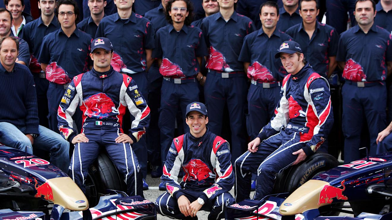 (L to R): Vitantonio Liuzzi (ITA) Scuderia Toro Ross; Neel Jani (SUI) Scuderia Toro Rosso Third Driver and Scott Speed (USA) Scuderia Toro Rosso at a Scuderia Toro Rosso team photograph.
Formula One World Championship, Rd 17, Japanese Grand Prix, Race Day, Suzuka, Japan, 8 October 2006.
DIGITAL IMAGE
 © © Sutton Motorsport Images