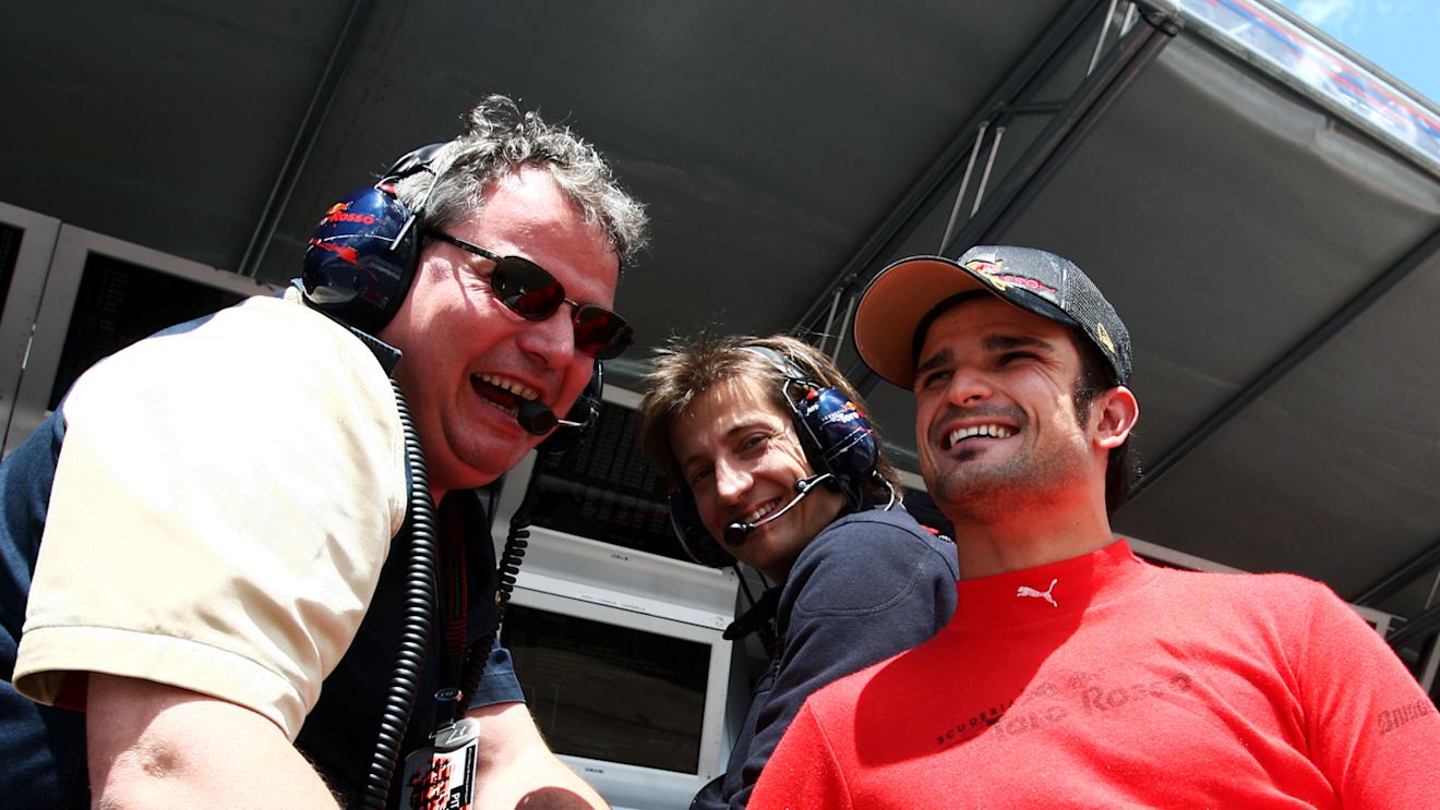 Vitantonio Liuzzi (ITA) Scuderia Toro Rosso talks with Giorgio Ascanelli (ITA) Scuderia Toro Rosso Technical Director.
Formula One World Championship, Rd 9, British Grand Prix, Qualifying Day, Silverstone, England, Saturday 7 July 2007.

 © Sutton Motorsport Images