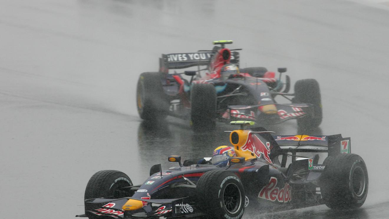 Mark Webber (AUS) Red Bull Racing RB3 leads Sebastian Vettel (GER) Scuderia Toro Rosso STR02.
Formula One World Championship, Rd15, Japanese Grand Prix, Race Day, Fuji Speedway, Fuji, Japan, Sunday 30 September 2007.
 © © Sutton Motorsport Images
