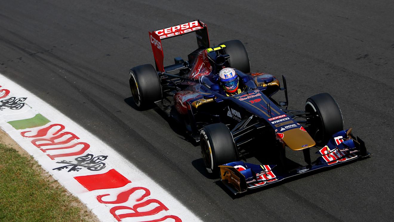 Daniel Ricciardo (AUS) Scuderia Toro Rosso STR8.
Formula One World Championship, Rd12, Italian Grand Prix, Qualifying, Monza, Italy, Saturday 7 September 2013.
 © Sutton Motorsport Images