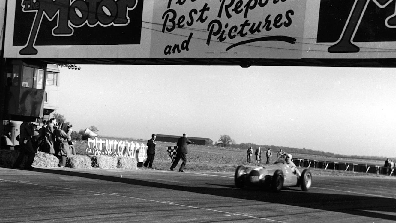 Giuseppe Farina (Alfa Romeo 158) 1st position, wins the first World Championship Grand Prix. 1950 British Grand Prix, Silverstone.
© LAT Photographic