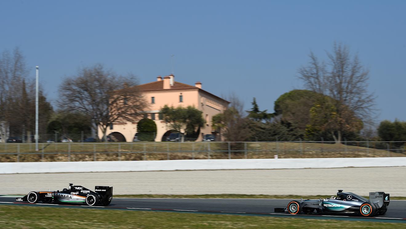 Sergio Perez (MEX) Force India VJM07 and Lewis Hamilton (GBR) Mercedes AMG F1 W06 at Formula One Testing, Day Two, Barcelona, Spain, 20 February 2015.
