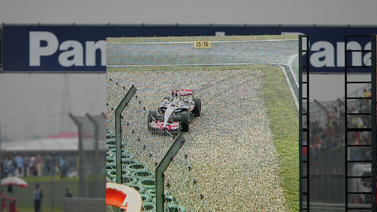 A fans-eye view of the giant screen as Lewis Hamilton (GBR) McLaren Mercedes MP4/22 goes off into the gravel. Formula One World Championship, Rd16, Chinese Grand Prix, Race Day, Shanghai International Circuit, Shanghai, China, Sunday 7 October 2007. ©  Sutton Motorsport Images