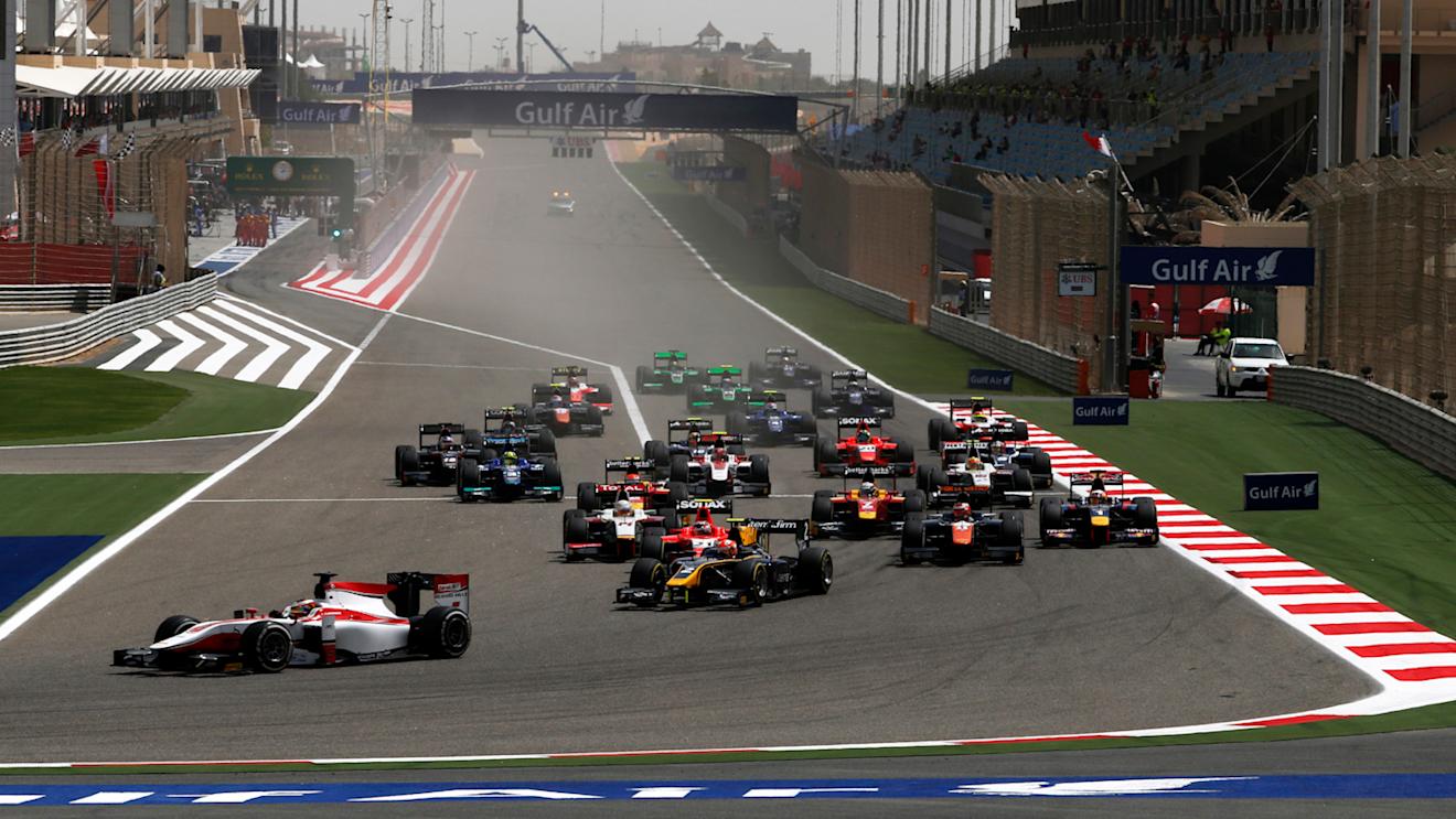 Stoffel Vandoorne (BEL) ART Grand Prix leads at the start of the race at GP2 Series, Rd1, Bahrain International Circuit, Sakhir, Bahrain, 17-19 April 2015. © Sutton Motorsport Images