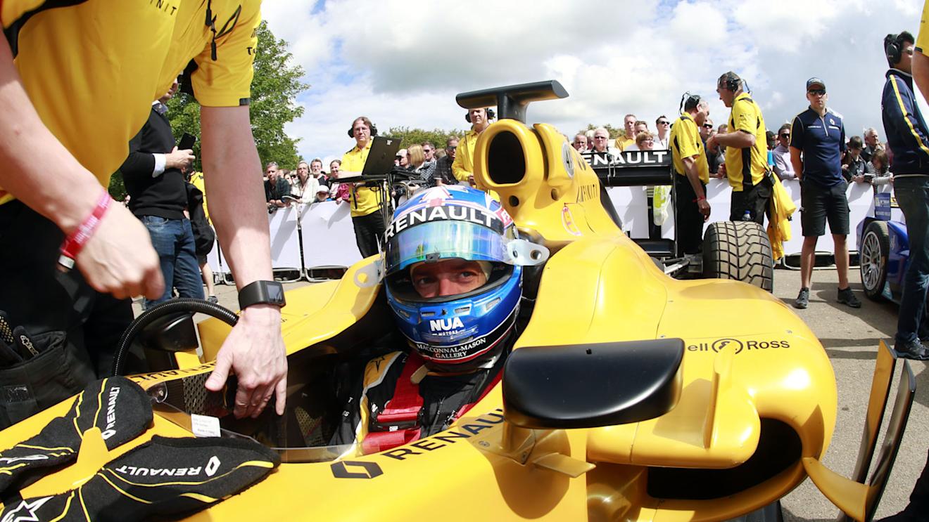 Jolyon Palmer (GBR) Renault Sport F1 Team RS16 at Goodwood Festival of Speed, Goodwood, England, 24-26 June 2016. © Sutton Images
