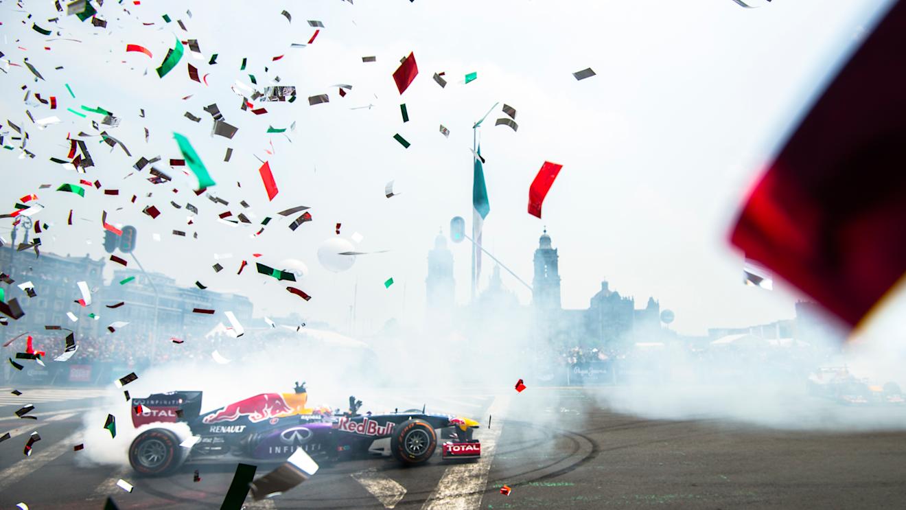 Carlos Sainz performs during Infiniti Red Bull Racing F1 Show Run at the Zocalo Plaza in Mexico City on June 27th, 2015 © Marcos Ferro/Red Bull Content Pool
