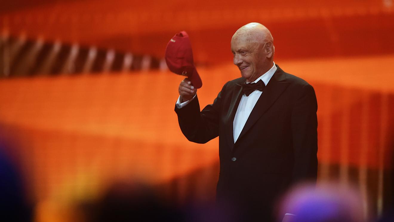 Lauda wins Laureus lifetime achievement award