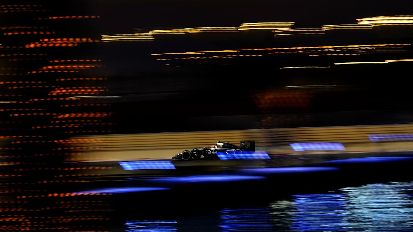 Floodlit F1 action in Bahrain © FOWC Ltd