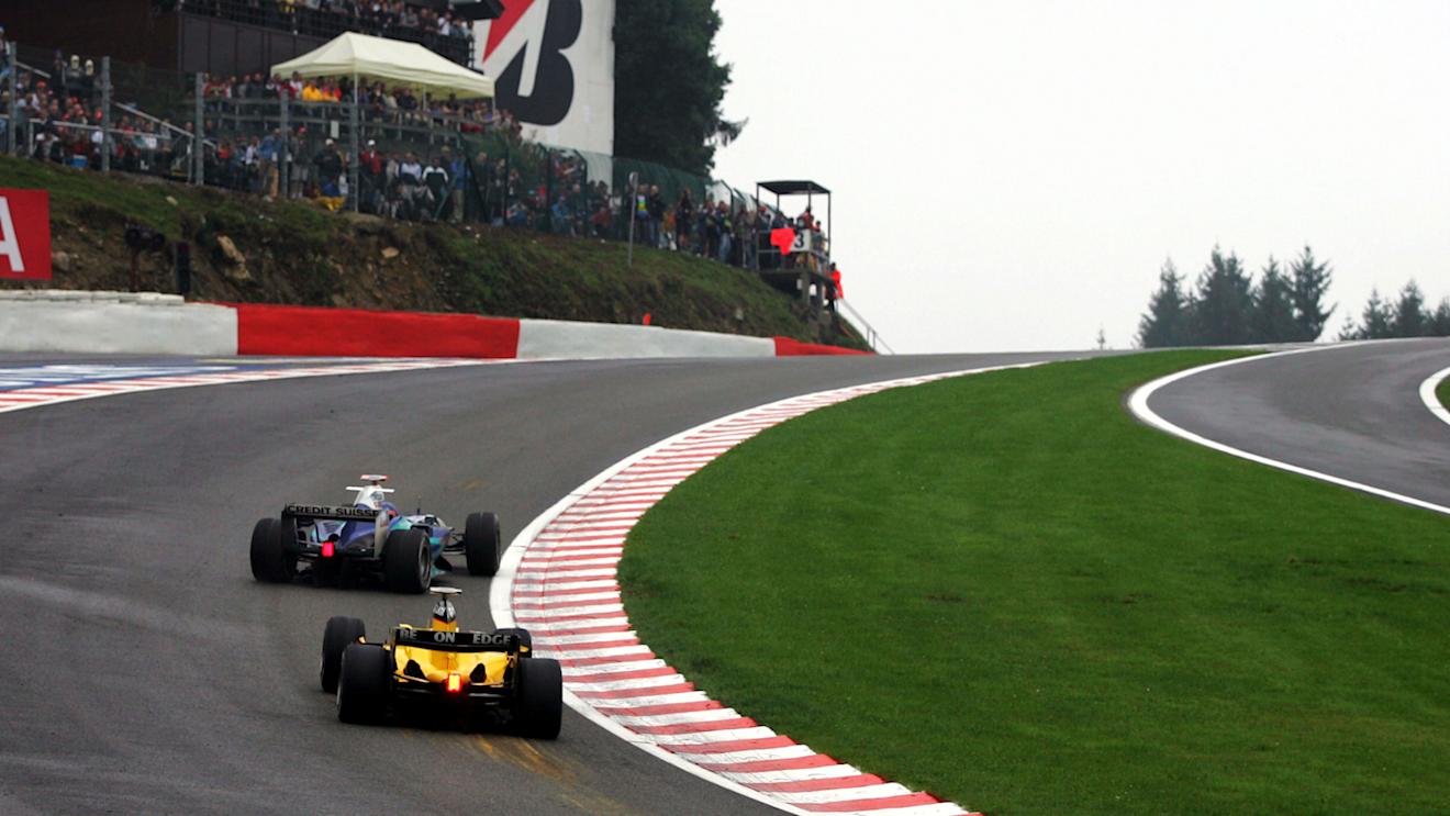 Jacques Villeneuve (Sauber Petronas C24) gets crossed up at Eau Rouge during the 2005 Belgian Grand Prix. © Sutton Motorsport Images