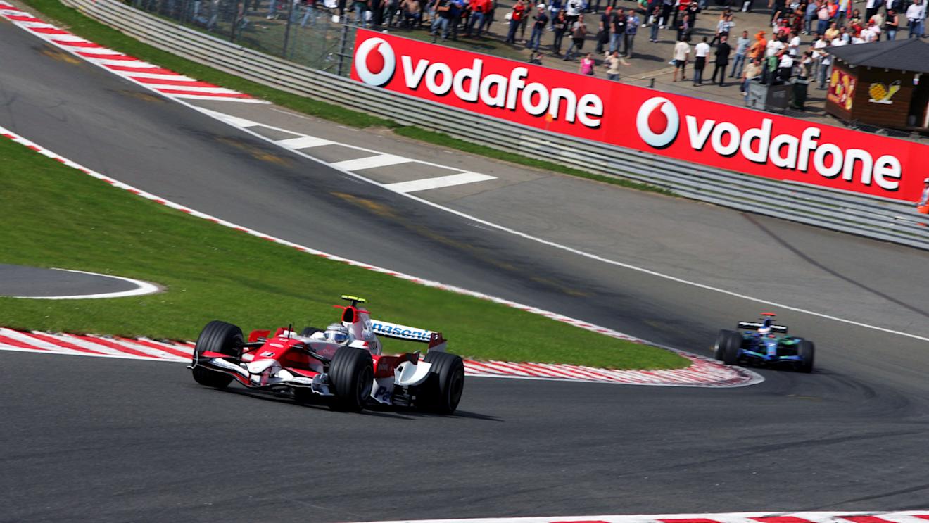 Jarno Trulli goes through Eau Rouge in 2007. © Sutton Motorsport Images