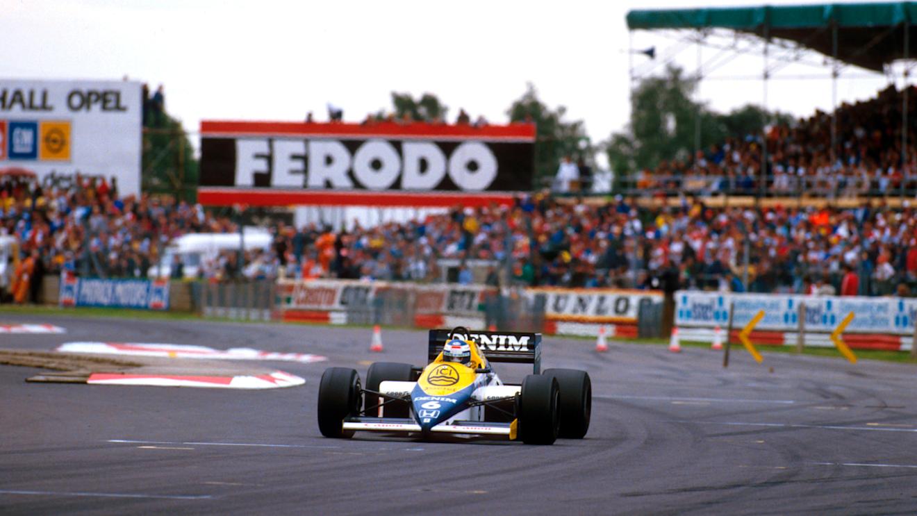 Keke Rosberg (Williams FW10 Honda) guns it out of the Woodcote chicane on his way to what at the time was the fastest ever qualifying lap.
World Copyright - LAT Photographic