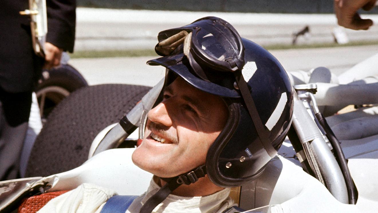 Throughout his career Graham Hill used a helmet bearing the colours and oar insignia of his beloved London Rowing Club. World Copyright - Dave Friedman/LAT Photographic