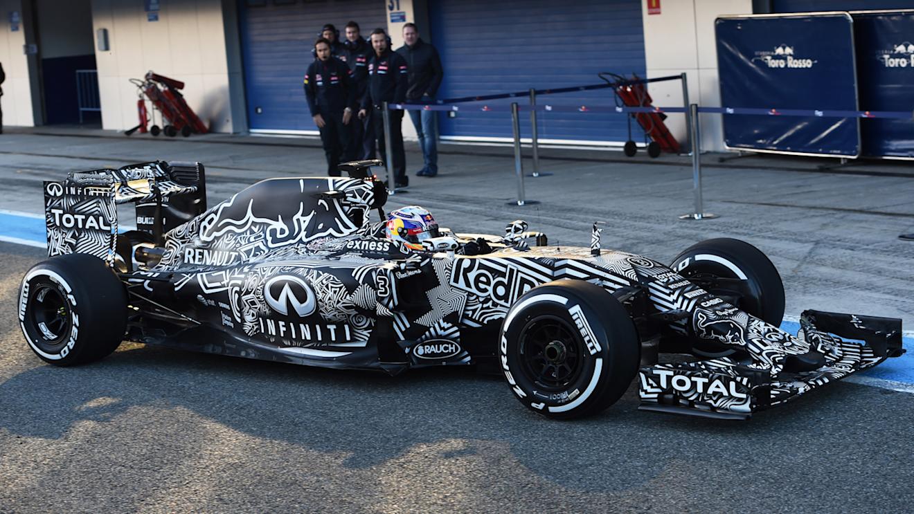 Daniel Ricciardo debuts the Red Bull Racing RB11 'Camobull' at Formula One testing in Jerez, Spain, 1 February 2015. © Sutton Motorsport Images