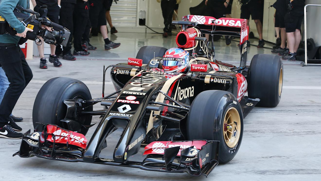 Romain Grosjean shows off the unique nose of the Lotus E22, Formula One Testing, Bahrain International Circuit, Sakhir, Bahrain, Wednesday 19 February 2014. © Sutton Motorsport Images