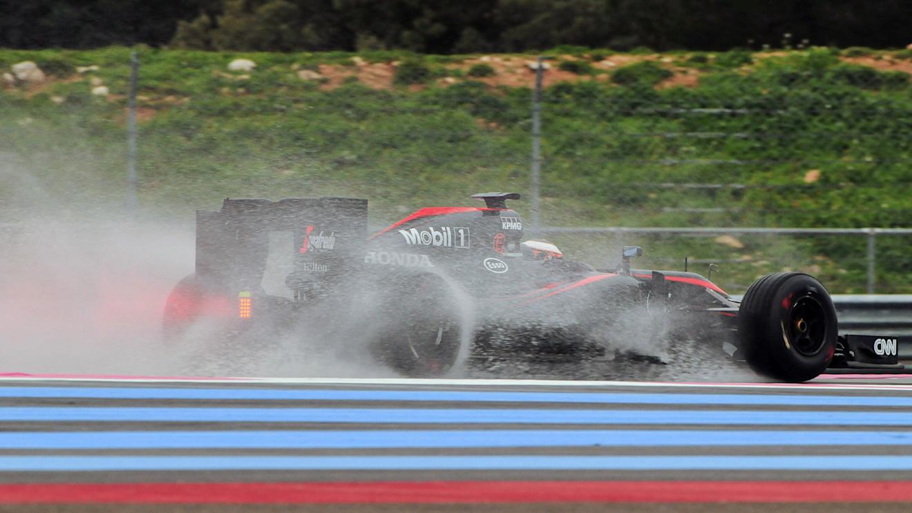 Stoffel Vandoorne (BEL) McLaren MP4-30 at Pirelli Formula One Wet Test, Day One, Paul Ricard, France, 25 January 2016. © Sutton Motorsport Images