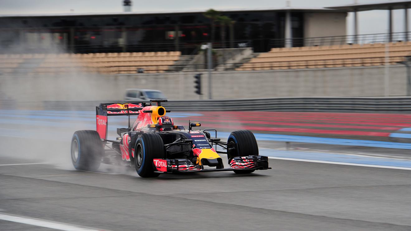 Daniil Kvyat (RUS) Red Bull Racing RB11 at Pirelli Formula One Wet Test, Day Two, Paul Ricard, France, 26 January 2016. © Sutton Motorsport Images