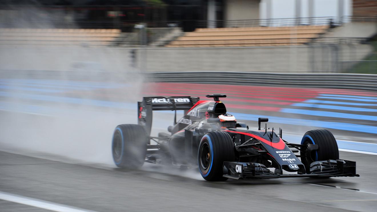 Stoffel Vandoorne (BEL) McLaren MP4-30 at Pirelli Formula One Wet Test, Day Two, Paul Ricard, France, 26 January 2016. © Sutton Motorsport Images