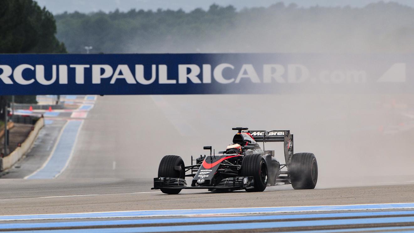 Stoffel Vandoorne (BEL) McLaren MP4-30 at Pirelli Formula One Wet Test, Day Two, Paul Ricard, France, 26 January 2016. © Sutton Motorsport Images