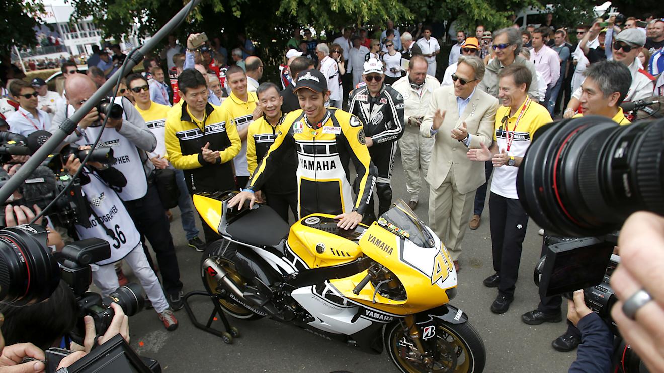 Goodwood Festival of Speed, Goodwood, England, 25-28 June 2015.
Valentino Rossi is presented a new Yamaha GP Bike. © Sutton Motorsport Images
