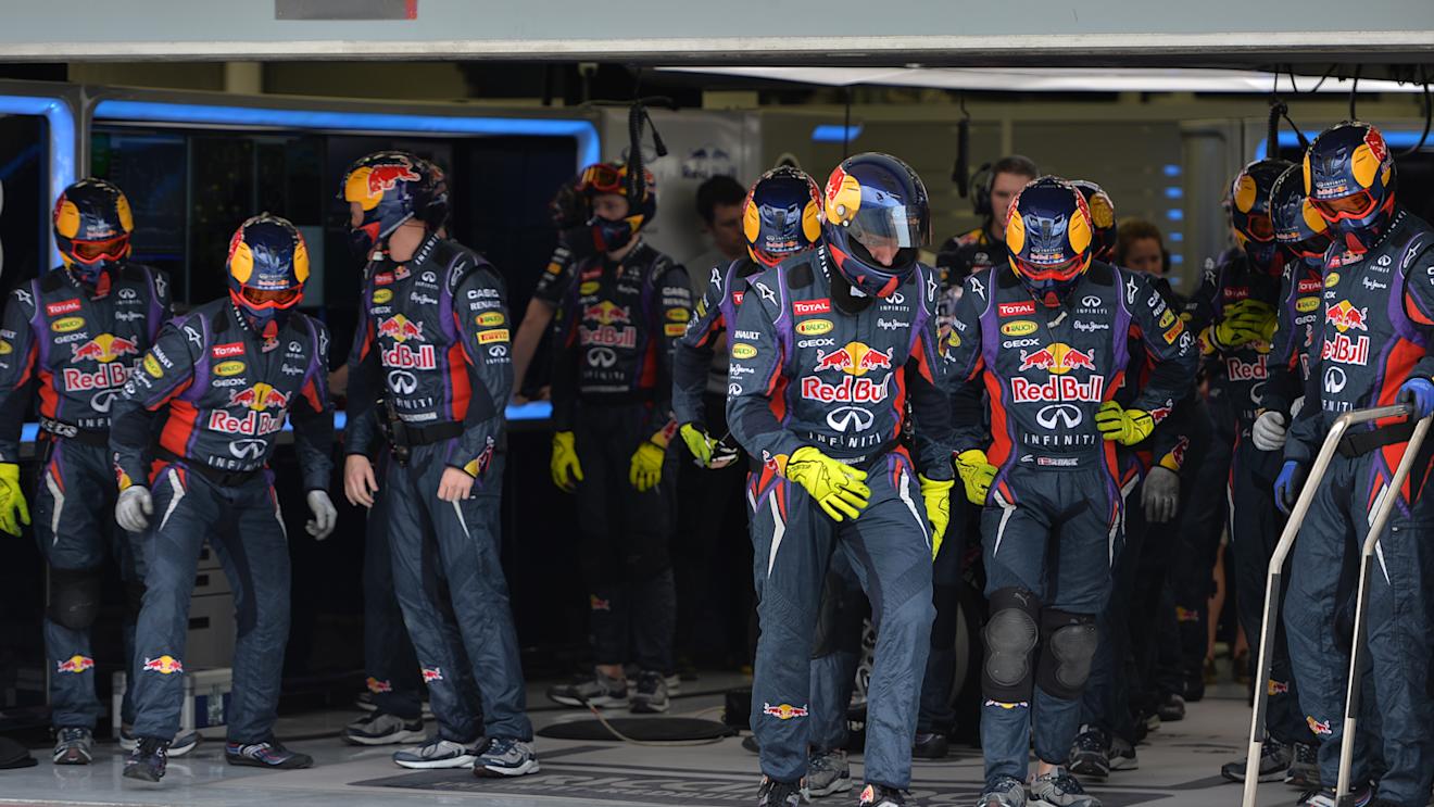 Red Bull Racing mechanics prepare for a pit stop. Formula One Testing, Day Two, Bahrain International Circuit, Sakhir, Bahrain, Friday, 28 February 2014 © Sutton Images. No reproduction without permission