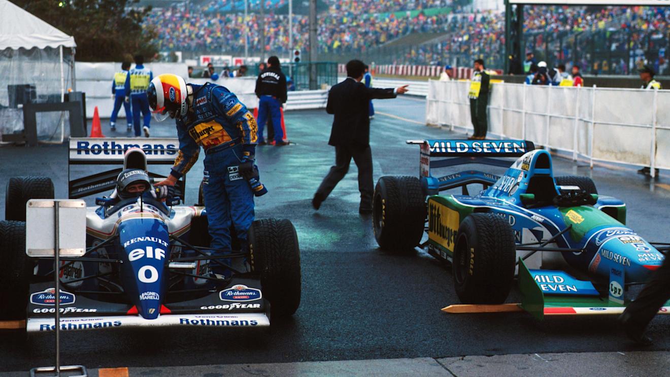 Damon Hill (Williams FW16B Renault) 1st position is congratulated by Michael Schumacher (Benetton Ford) who finished in 2nd position. 1994 Japanese Grand Prix. Suzuka, Japan. 6-8 November 1994. © Sutton Images
Japanese GP, Suzuka, 6 November 1994