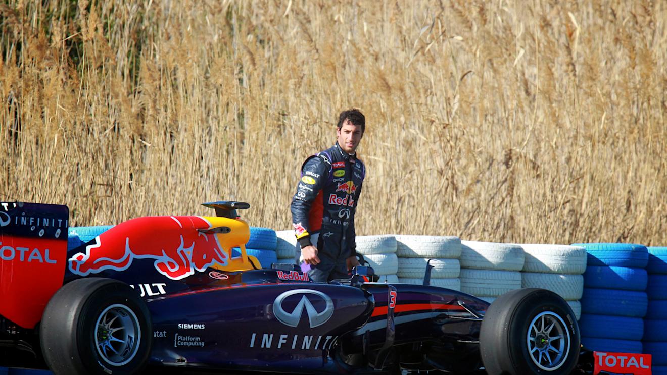 Daniel Ricciardo (AUS) Red Bull Racing RB10 stopped out on track. Formula One Testing, Jerez, Spain, Day Three, Thursday, 30 January 2014 © Sutton Images. No reproduction without permission