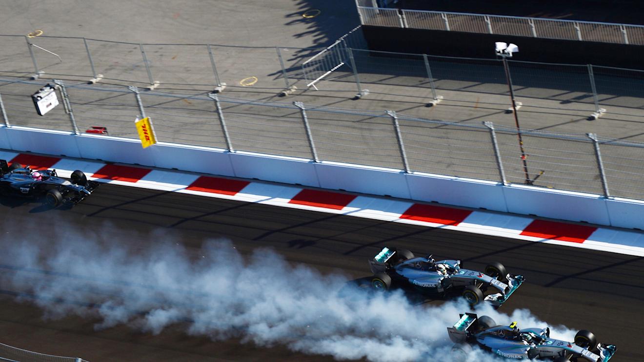 Nico Rosberg (GER) Mercedes AMG F1 W05 locks up inside Lewis Hamilton (GBR) Mercedes AMG F1 W05 at the start of the race. Formula One World Championship, Rd16, Russian Grand Prix, Race, Sochi Autodrom, Sochi, Krasnodar Krai, Russia, Sunday, 12 October 2014