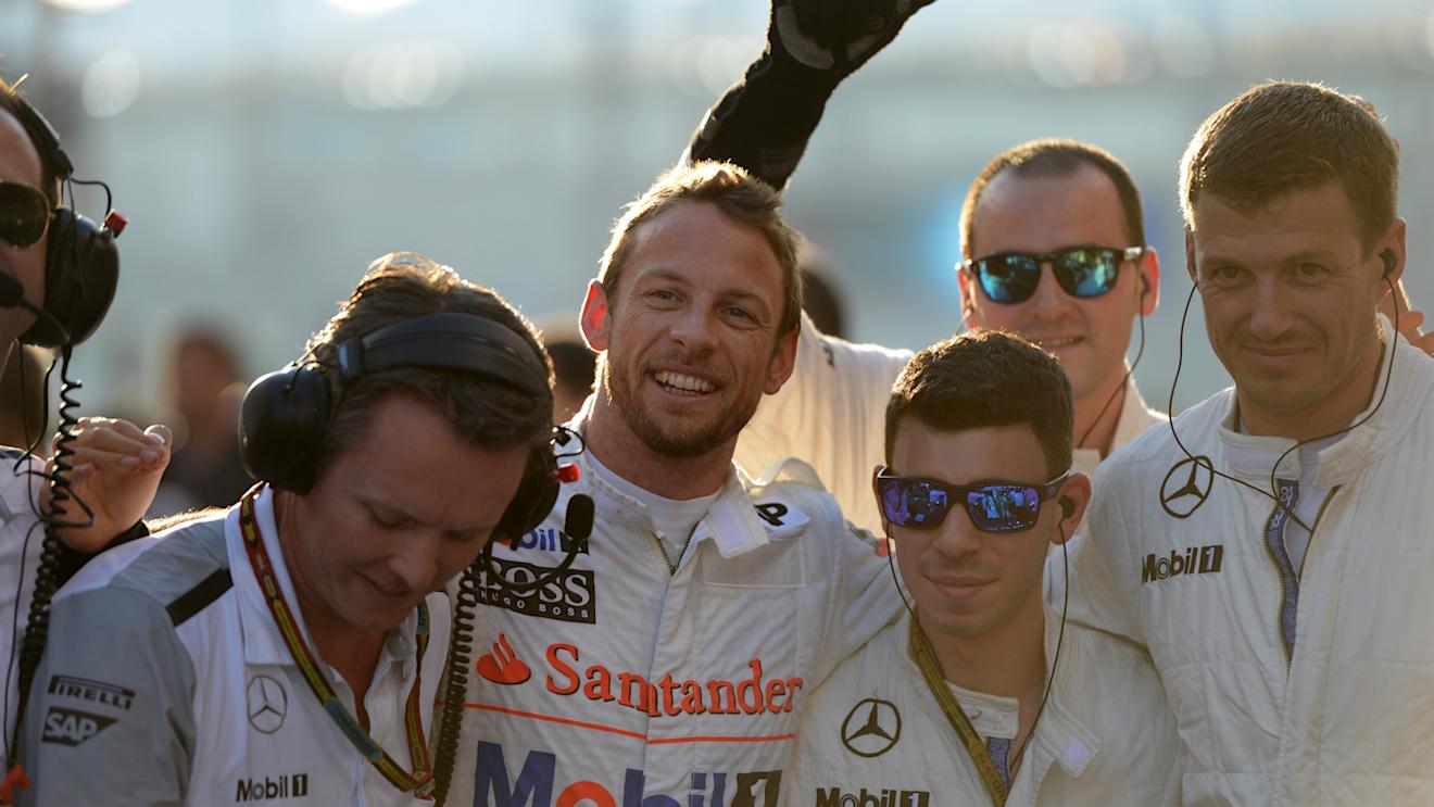 Jenson Button (GBR) McLaren and mechanics on the grid. Formula One World Championship, Rd19, Abu Dhabi Grand Prix, Race, Yas Marina Circuit, Abu Dhabi, UAE, Sunday, 23 November 2014 