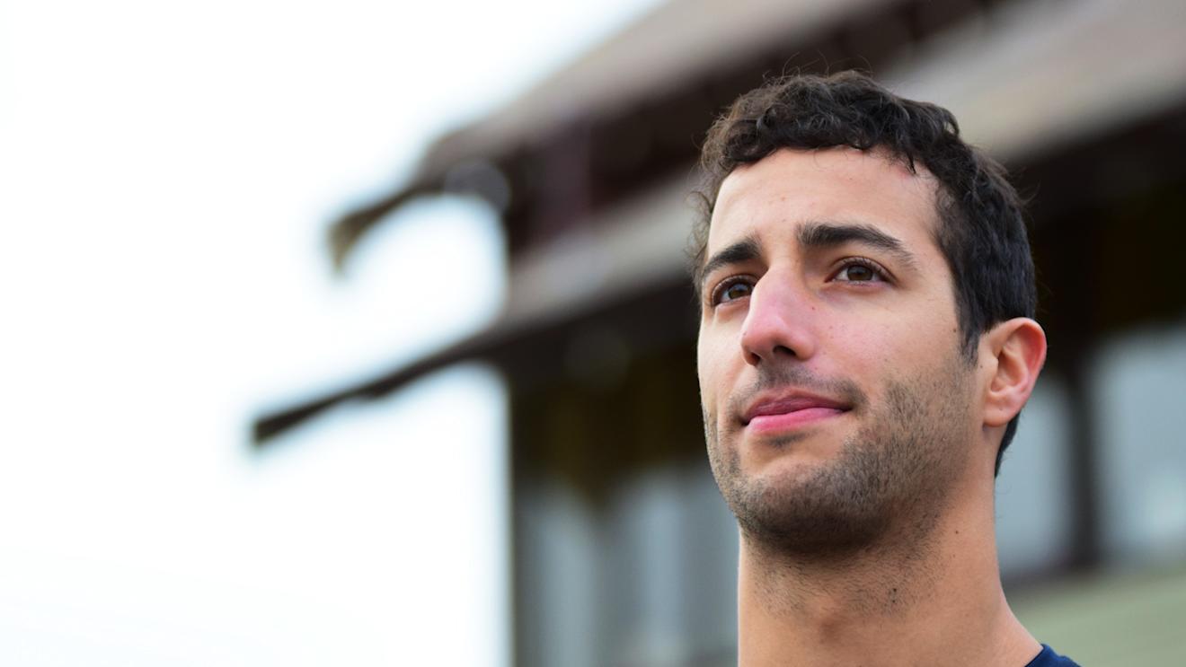 Daniel Ricciardo (AUS) Red Bull Racing hosts a running session for Wings For Life World Run 2015 at Formula One World Championship, Rd1, Australian Grand Prix, Preparations, Albert Park, Melbourne, Australia, 10 March 2015. © Sutton Motorsport Images