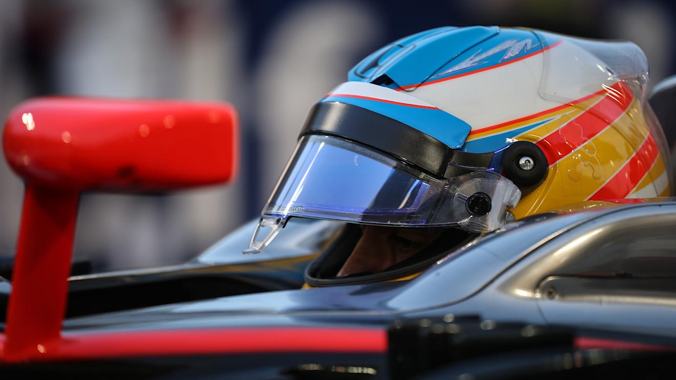 Fernando Alonso (ESP) McLaren MP4-30 on the grid at Formula One World Championship, Rd4, Bahrain Grand Prix Race, Bahrain International Circuit, Sakhir, Bahrain, Sunday 19  April 2015. © Sutton Motorsport Images
