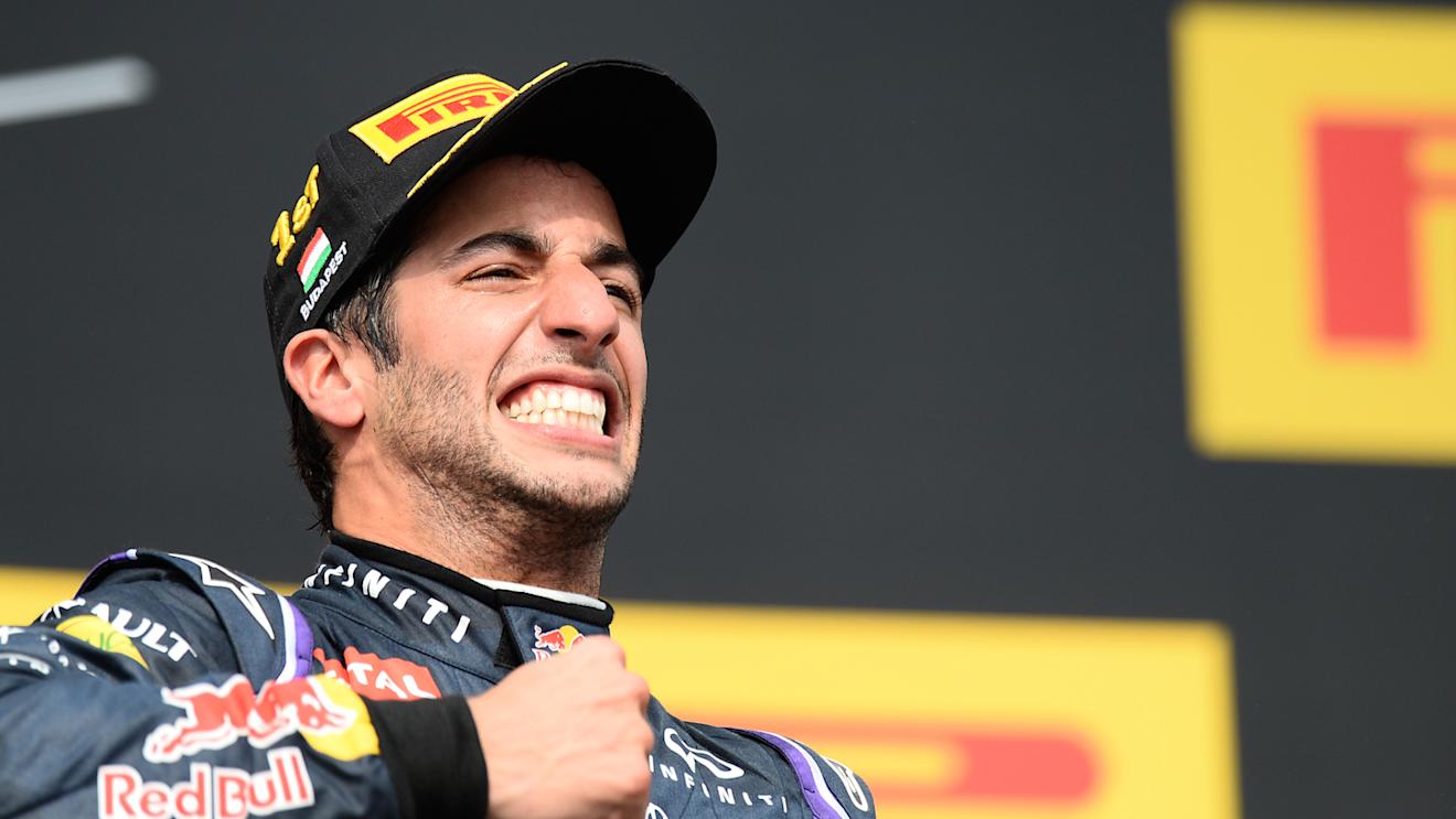 Daniel Ricciardo celebrates vistory in Hungary © Sutton Motorsport Images