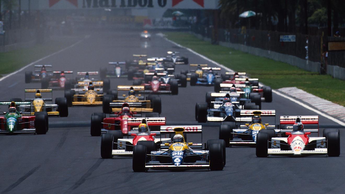 Ricardo Patrese (ITA) Williams FW13B leads into the first corner from the start.
Mexican GP, Mexico City, 24 June 1990 © Sutton Motorsport Images