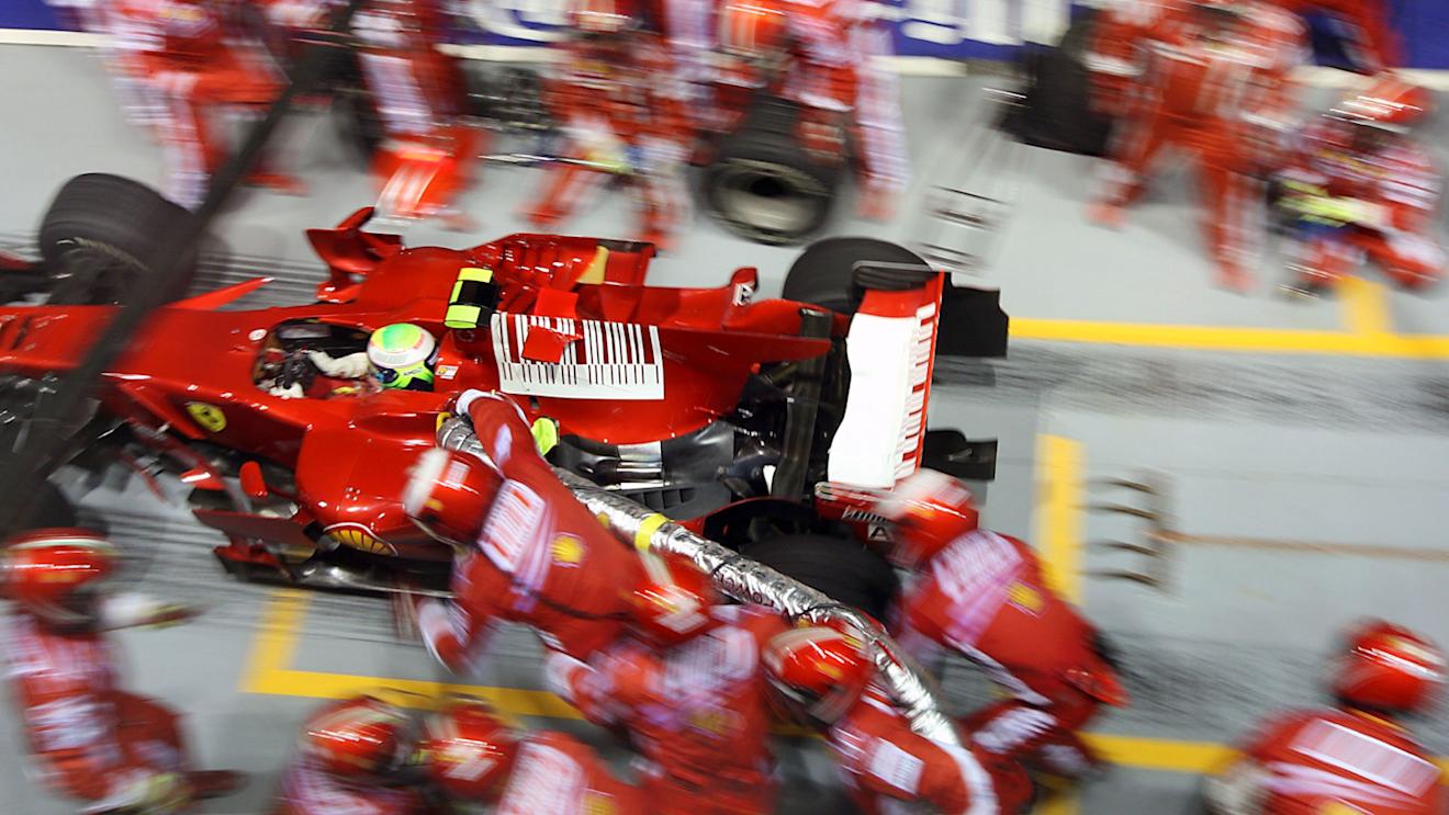 Pitstop for Felipe Massa (BRA) Ferrari F2008 he is released too early.
Formula One World Championship, Rd 15, Singapore Grand Prix, Race, Singapore, Sunday 28 September 2008.

BEST IMAGE © Sutton Motorsport Images