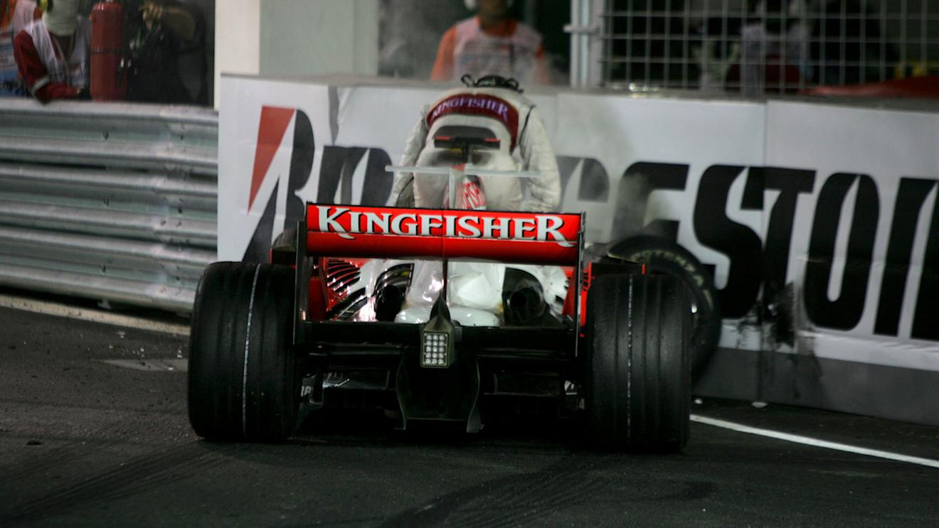 Adrian Sutil (GER) Force India F1 VJM01 crashes out of the race
Formula One World Championship, Rd 15, Singapore Grand Prix, Race, Singapore, Sunday 28 September 2008.

BEST IMAGE © © Sutton Motorsport Images