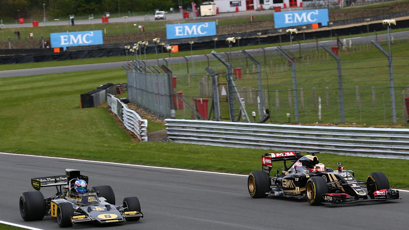 (L to R) Jolyon Palmer, Lotus 72 E-5, and Pastor Maldonado, Lotus E23 Hybrid, Brands Hatch, UK, April 27, 2015 © Lotus F1 Team