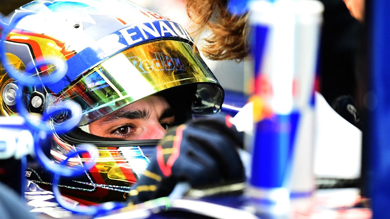 Carlos Sainz jr (ESP) Scuderia Toro Rosso STR10 at Formula One World Championship, Rd19, Abu Dhabi Grand Prix, Practice, Yas Marina Circuit, Abu Dhabi, UAE, Friday 27 November 2015. © Sutton Motorsport Images