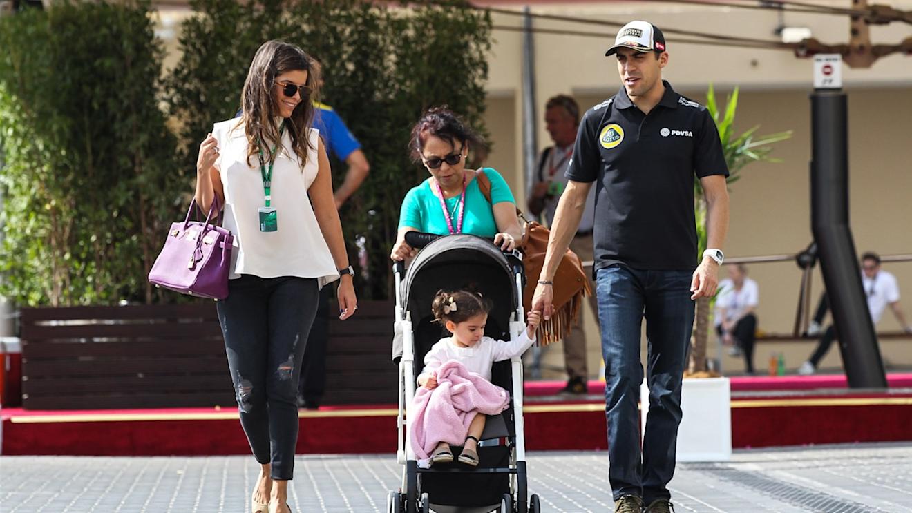 Pastor Maldonado (VEN) Lotus with wife Gabriella Tarkany (VEN) and daughter Victoria at Formula One World Championship, Rd19, Abu Dhabi Grand Prix, Qualifying, Yas Marina Circuit, Abu Dhabi, UAE, Saturday 28 November 2015. © Sutton Motorsport Images